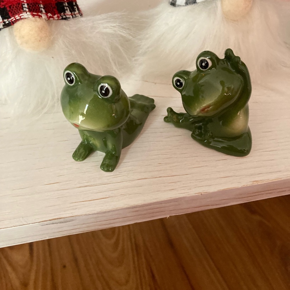 Yoga frogs salt and pepper shakers